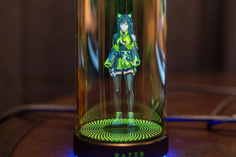 Голографическая ИИ-девушка и наушники с глазами  Razer представила необычные продукты на CES 2026