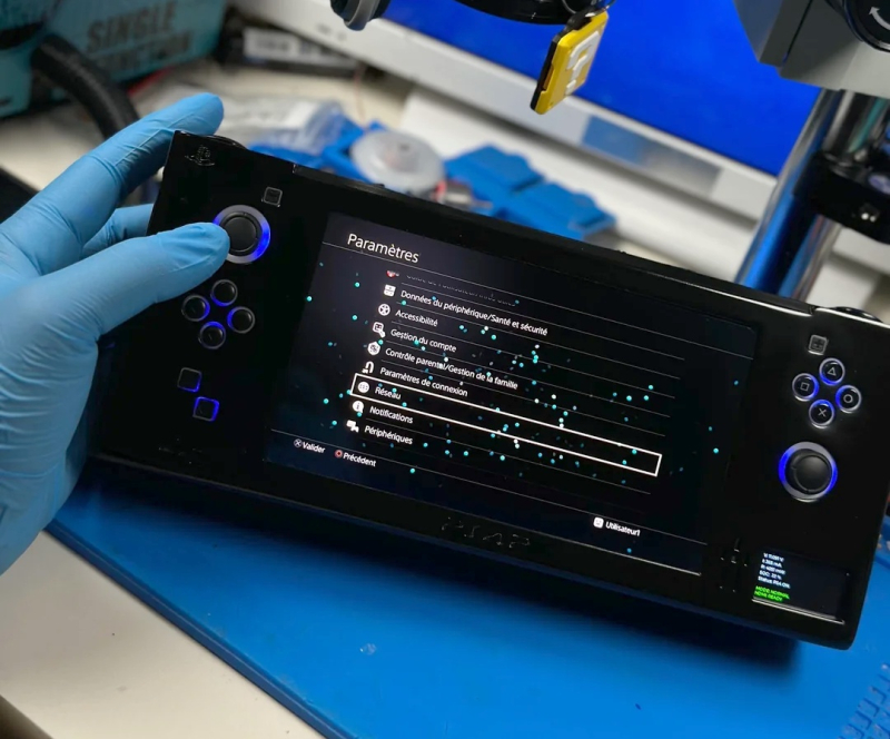 ����������&nbsp; ���������� Sony PS4 Slim � ������� ��� ������� ����������� ��������� � 7" OLED � ������������� � ��� ����