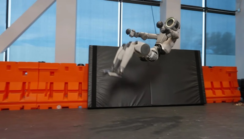 Boston&nbsp; Dynamics ������� ������ Atlas ������ ������ � ������ �����