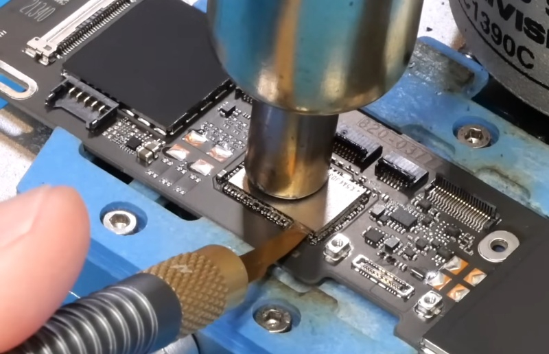 ������&nbsp; �������� �������� ���������� MacBook Neo � ������� ������������� �� iPhone