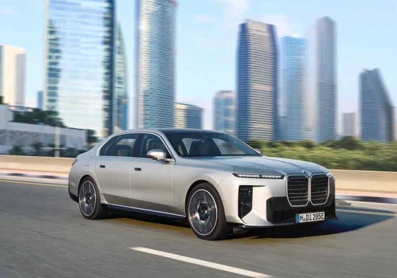 BMW седьмая серия на платформе Neue Klasse с передовыми технологиями и спорным дизайном.