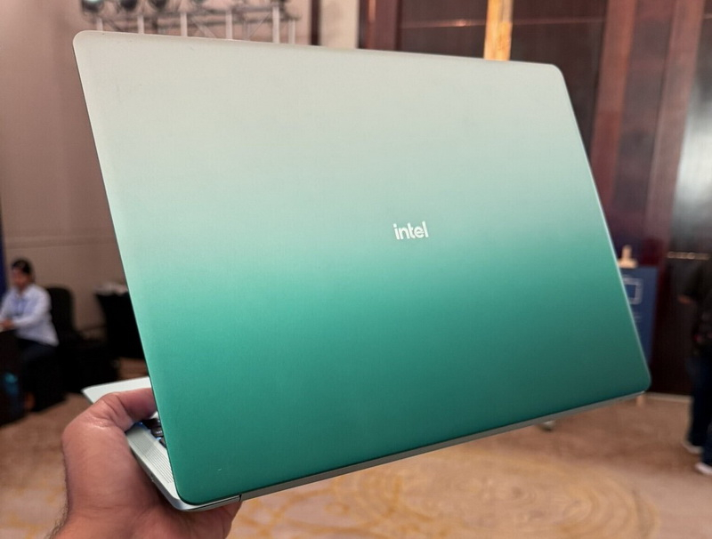 Intel показала эталонный ноутбук на Wildcat Lake  он похож на MacBook Neo