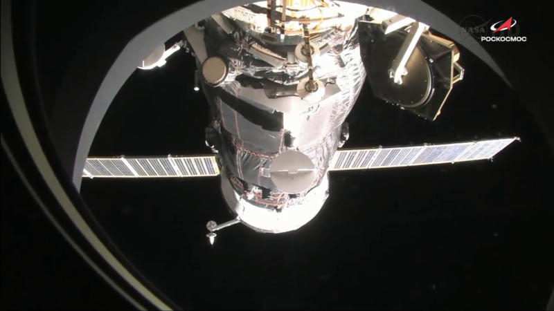 Прогресс МС-34 успешно доставил на МКС воду, воздух и новый скафандр