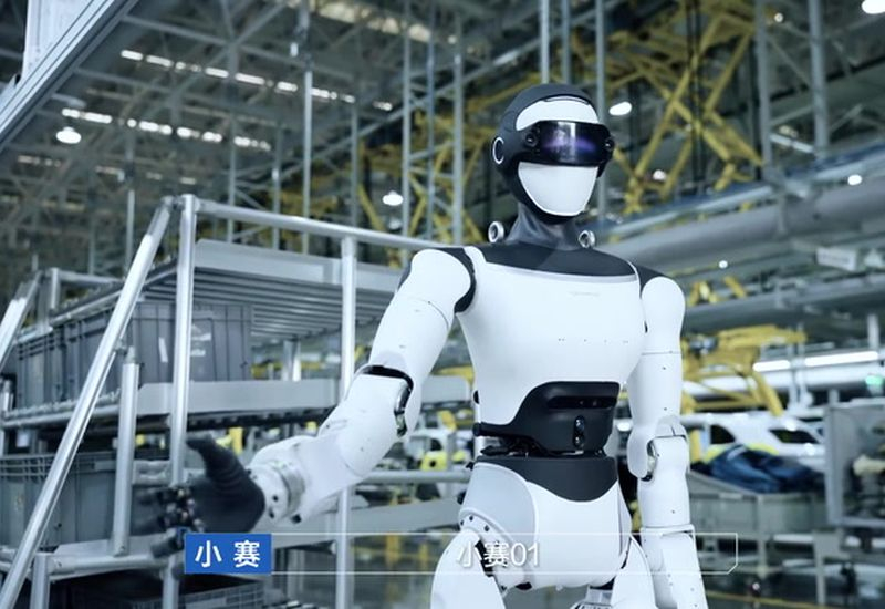 Китайский автопроизводитель Seres представил человекоподобного робота Xiaosai — он умеет поддерживать беседу