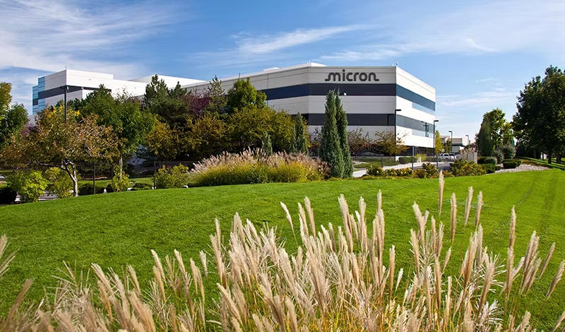 Дешёвой памяти в ближайшие годы можно не ждать: Micron закрепила высокие цены контрактами на $100 млрд