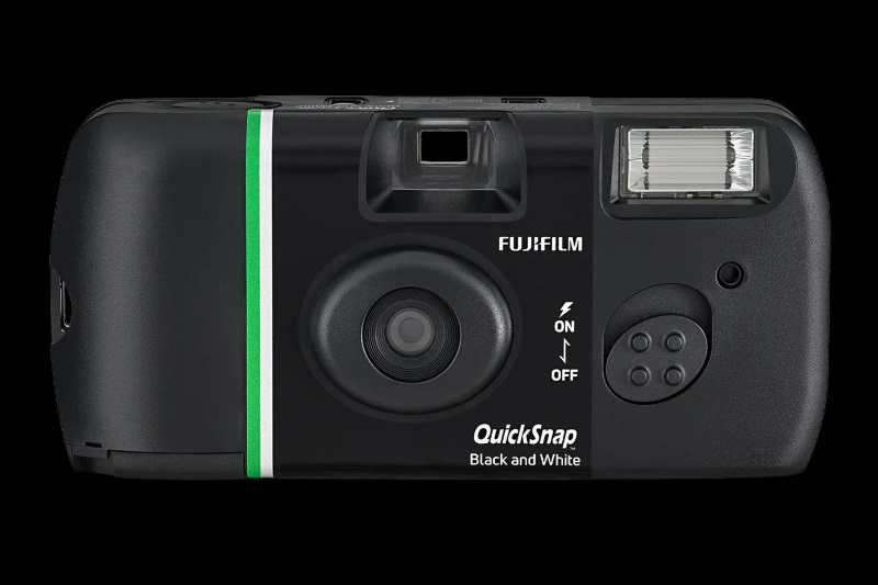 Fujifilm&nbsp; выпустила одноразовые плёночные камеры QuickSnap — они позволят снять 27 монохромных или цветных кадров