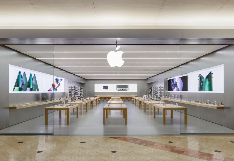 Apple&nbsp; ����������� �� ������ 10 ��� �������� iPhone Ultra � ������� ����