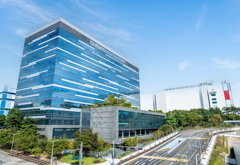 Samsung Electronics ускорит как минимум на год запуск предприятия по производству памяти в Йонъине
