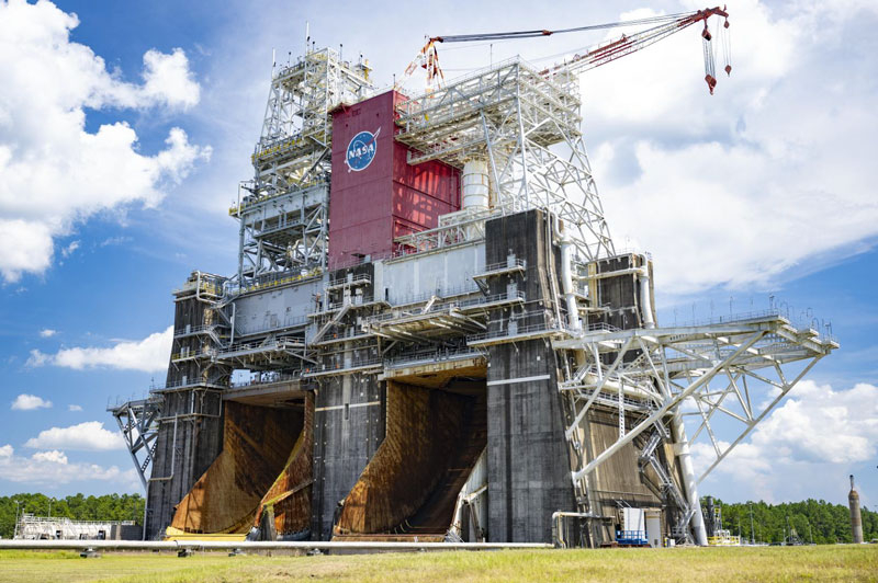 ����������&nbsp; ���� ��������� �������� Blue Origin �������� ��������� �� ������������ ����� Saturn V � SLS