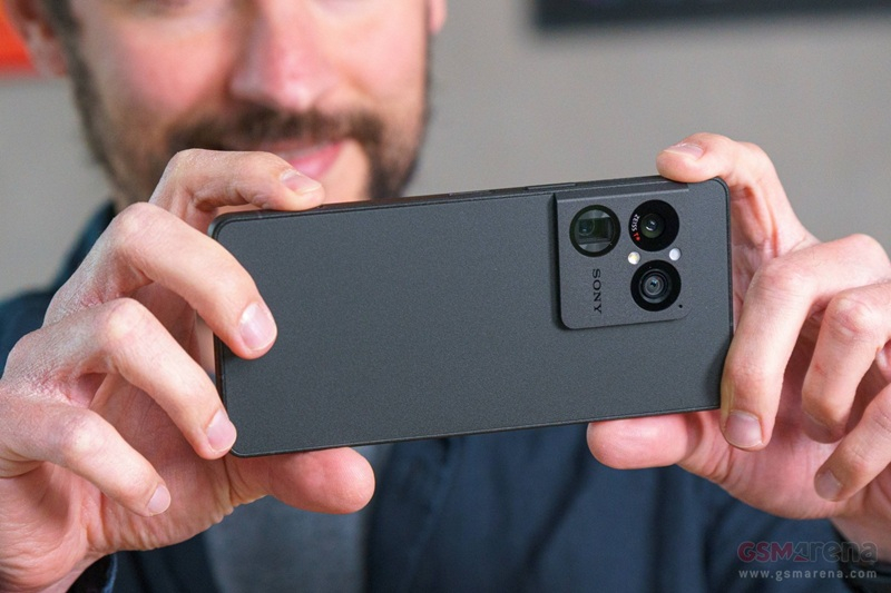 Sony Xperia 1 VIII продаётся на ура: секрет успеха — microSD и разъём для наушников
