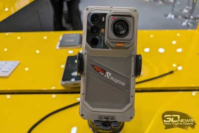 Защищённый смартфон RugOne Xsnap 7 Pro со съёмной экшн-камерой поступит в продажу в октябре