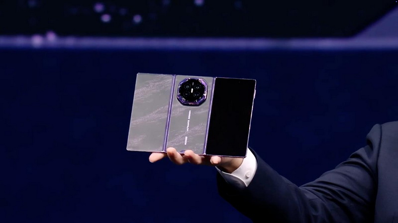 Перед&nbsp; анонсом складного iPhone Huawei представила трёхстворчатый Mate XT 2 с чипом Kirin 9050 Pro и 10,2" экраном