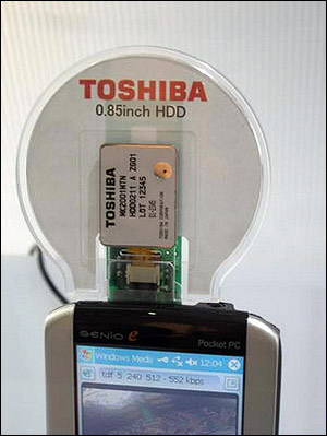 0,85 HDD Toshiba в форм-факторе Secure Digital