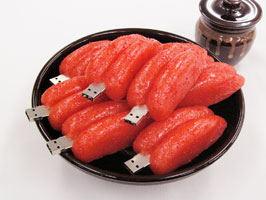 USB-«соленая игра трески» (salted cod roe) на тарелке