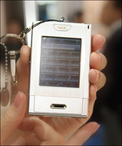 WIRELESS JAPAN 2005: NEC N930