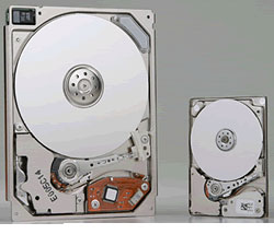 Слева - Travelstar C4K60, справа - Microdrive 3K8