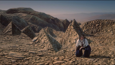 Игроки смогли выйти за пределы карты Red Dead Online и нашли там красочную пустыню"